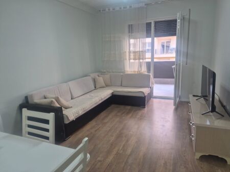 Jepet me qira apartament 1+1