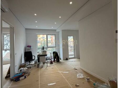 21 Dhjetori, Shesim Apartament 1+1!