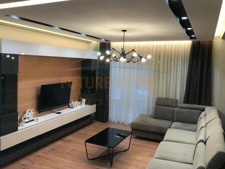 Qira, Apartament 2+1, Libri Universitar, Tiranë.