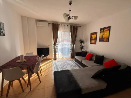 Apartament Me Qera 1+1 Tek Vila L ,Astir