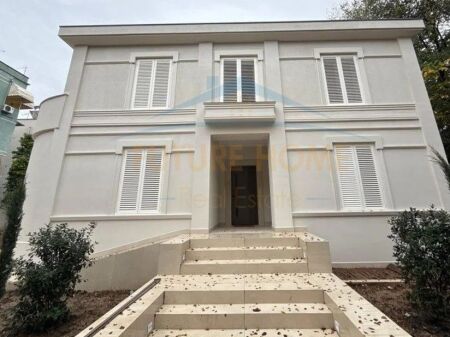 Affitto, Villa su 2 piani, Via Elbasanit, Tirana.