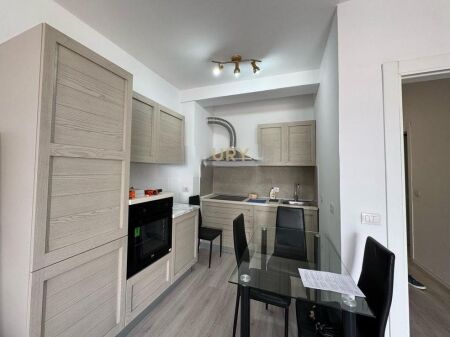 rruga e durrsit apartament me qera 1+1