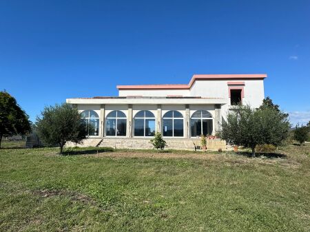 Complesso Progettato per Agriturismo in Vendita a Sukth