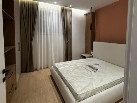  Jepet me Qira Apartament 1+1 – Bulevardi Zogu I, Qendër