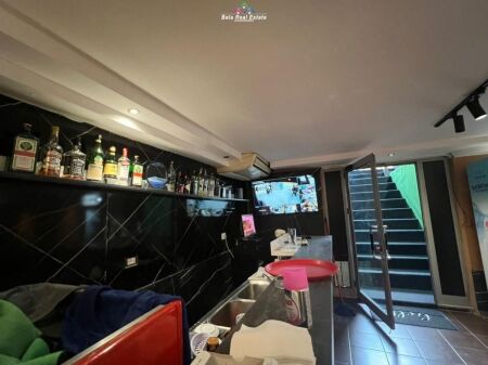 Vendesi Attività Bar Caffè + Biliardo in Piazza Willson (ID BSHB172) Tirana
