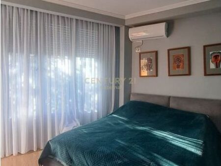 Apartament 2+2 për shitje pranë Parlamentit, Tiranë.