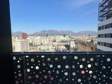Shitet Apartament 1+1