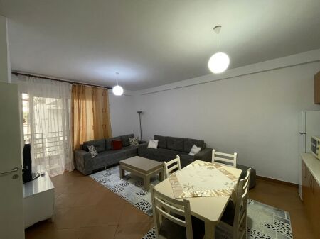Apartament me qera 1+1 - Shkoze, prane kompleksi Tom Doshit
