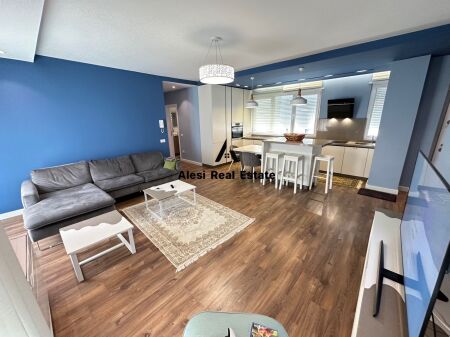 Apartament 2+1+2  Adresa : Rruga e Kosovarve  Kati 7  I mobiluar me kushte bashkohore  2 ballkone 1 Garderobe 2 tualete  1 post parkimi  Cmimi 1300 €