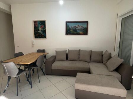  Jepet apartament 2+1+Post Parkimi me qira te Kopshto Botanik
