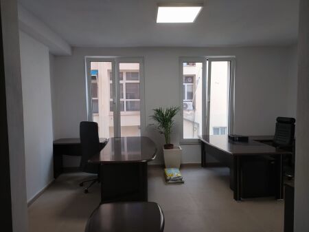 Locale ufficio in affitto, vicino all'IVA !