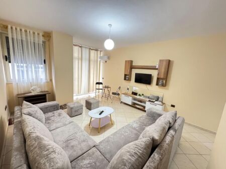 Apartament me qera 1+1 Afate gjate  