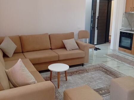  Jepet me Qira Super Apartament 1+1 5 ne Maj,pas Concordit
