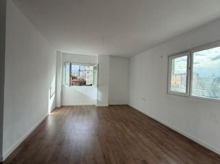  Appartamento 3+1 con 2 Bagni in Vendita – Nuovo Mercato-2500euro/m2