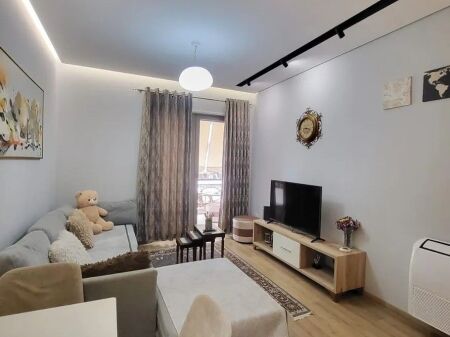 Jepet me qira apartament 1+1+parkim te KOMPLEKSI DELIJORGJI