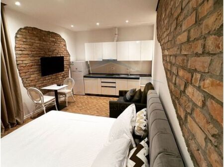 Qera, Apartament 1+1 dhe 2 Garsionere, Komuna Parisit ,Tirane..