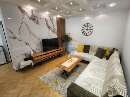 Apartament per qera 2+1 tek Rruga e Barrikadave