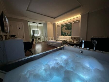 APPARTAMENTO INVESTITO IN VENDITA, 3 SUITE DI LUSSO ARREDATE CON JACUZZI PRIVATO!