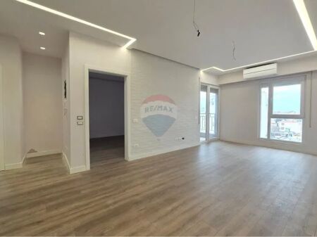 Appartamento - In Vendita - Via Qemal Stafa, Tirana