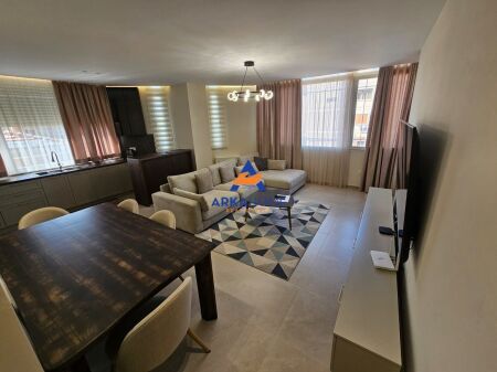 AFFITTASI 2+1+BALCONE "IN VIA BOGDANEV" 1200 EURO
