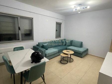 Apartament 1+1 me Qira, Rruga 5 Maji, Concord Center