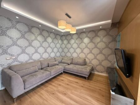  QERA SUPER Apartament 1+1  Prane 21-Dhjetorit   Cmimi 80.000 Leke/Muaj