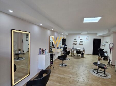 AFFITTASI NEGOZIO 60 M2 ALL'EX ESPOSIZIONE 60.000 LEKE