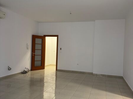 Spazio ufficio in affitto in Via Bogdaneve!
