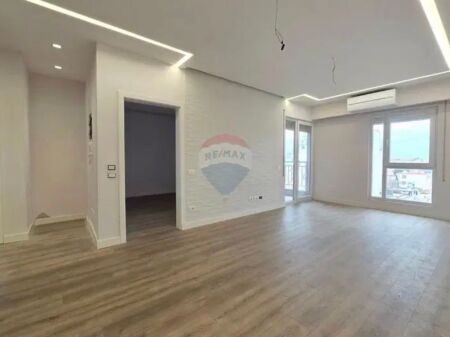 Appartamento - In Vendita - Via Qemal Stafa, Tirana