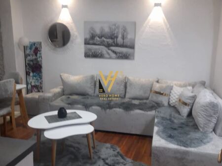 JEPET APARTAMENT 1+1 ME QERA NE QENDER 100.000 LEKE