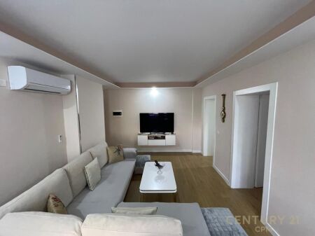 Apartament 1+1 Me Qira në Komunën e Parisit, Tiranë - 800.00€ | 62 m² 800 € /Muaj Sip. Totale  62m2