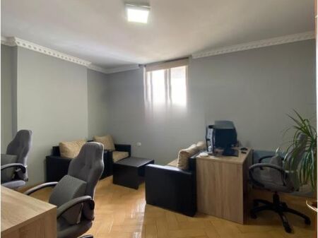 Appartamento in Affitto per Ufficio 2+1+2 a IshEkspozita 1.000 € /Mese