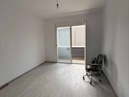 2+1,con angolo cottura,per abitazione o ufficio,strada di Kavaja,600 euro
