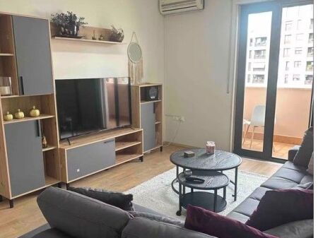 JEPET ME QIRA APARTAMENT 1+1 TEK RRUGA BARRIKADAVE