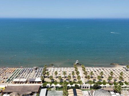 Hotel in vendita a Golem – Opportunità ideale di investimento vicino alla costa