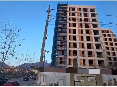 Appartamento 2+1+2 in vendita su Viale Bajram Curri, Tirana