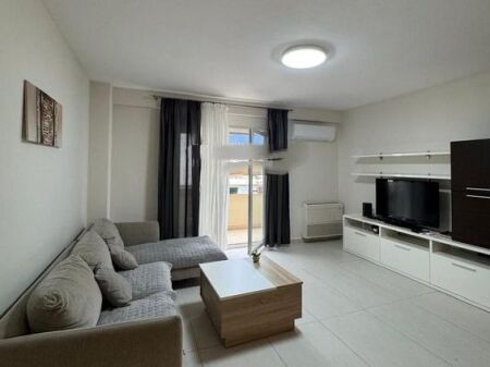 Jepet me qira apartament 2+1 te Atsh prane Pazarit te Ri