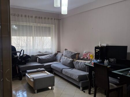 Jepet me qira apartament komod dhe i mirëorganizuar pranë Report TV