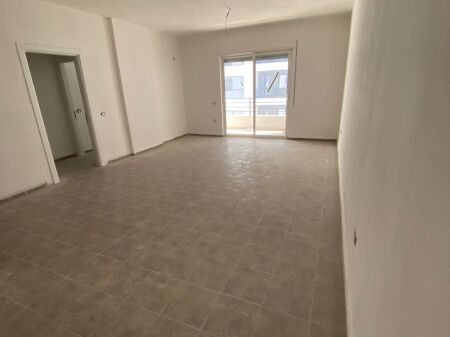In vendita, appartamento 2+1+2 balconi, Lungomare, Vlore.