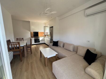 Apartament 1+1 me qira tek Xhamia Kopshti Botanik!