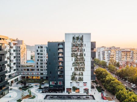 AMBIENT BIZNESI NE SHITJE TE SQUARE 21