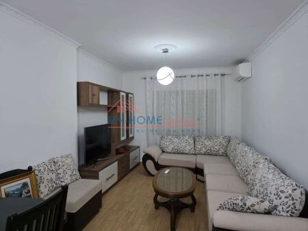 Appartamento 4+1+2 in affitto in Via Mine Peza Tirana