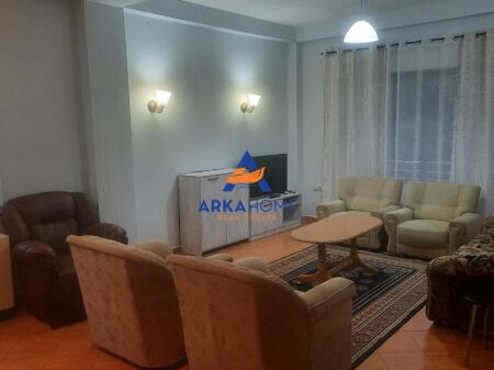 JEPET APARTAMENT ME QERA 2+1+BALLKON "RRUGA GRAMOZ PASHKO, QYTET STUDENTI" 45000 LEKE