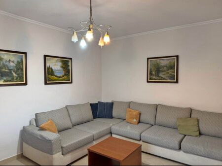  Jepet me Qera Apartament tek Shkolla e Bashkuar, TEK SPITALET QSUT