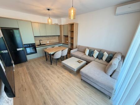  Jepet me Qera Apartament 2+1 – Zona 5 Maji  Ofrohet për qera një apartament 2+1 në zonën e 5 Majit, një nga zonat në zhvillim dhe me akses të mirë në qytet. Apartamenti është i organizuar në mënyrë funksionale dhe i përshtatshëm për familje ose për individë që kërkojnë komoditet dhe qetësi.   Vendndodhja: Zona 5 Maji  Tipologjia: 2+1  Çmimi: 700 mije leke/ muaj  Për më shumë informacion ose për një vizitë në pronë, ju lutemi na kontaktoni.