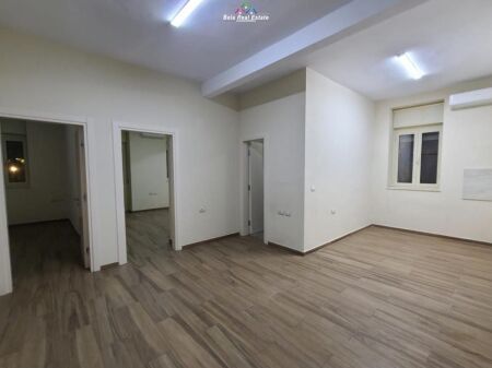 Ufficio In Affitto 2+1 Al Viale Zogu i Pare ( ID BZ2118) Tirana
