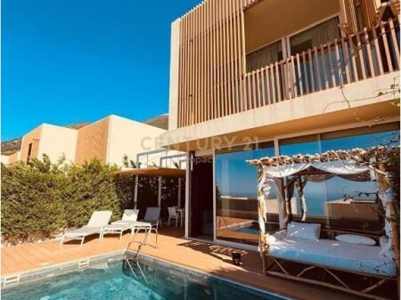 Luxury Big Twin villa with private pool for sale in Green Coast 1, Palasë