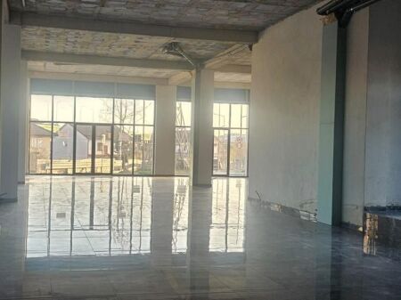 Locale commerciale in Affitto a Paskuqan