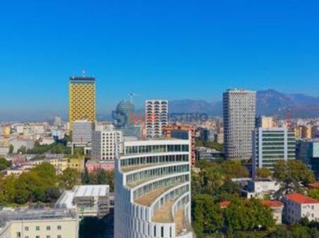 UFFICIO PREMIUM IN AFFITTO NEL CUORE DI TIRANA!