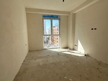 Shitet Apartament 2+1+2+Post Parkimi